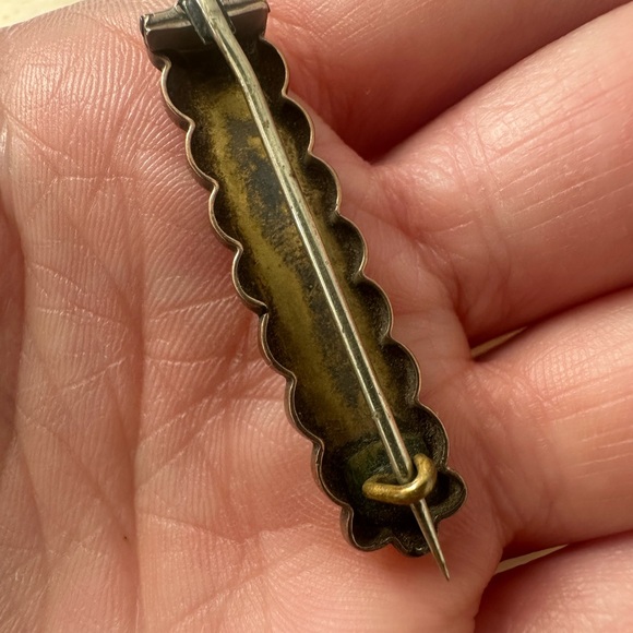 Antique Gold Fill Etched Leaves Bar Brooch - Picture 5 of 5